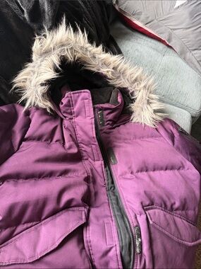 Hollister women’s Purple Puffer Jacket with Faux Fur Hood